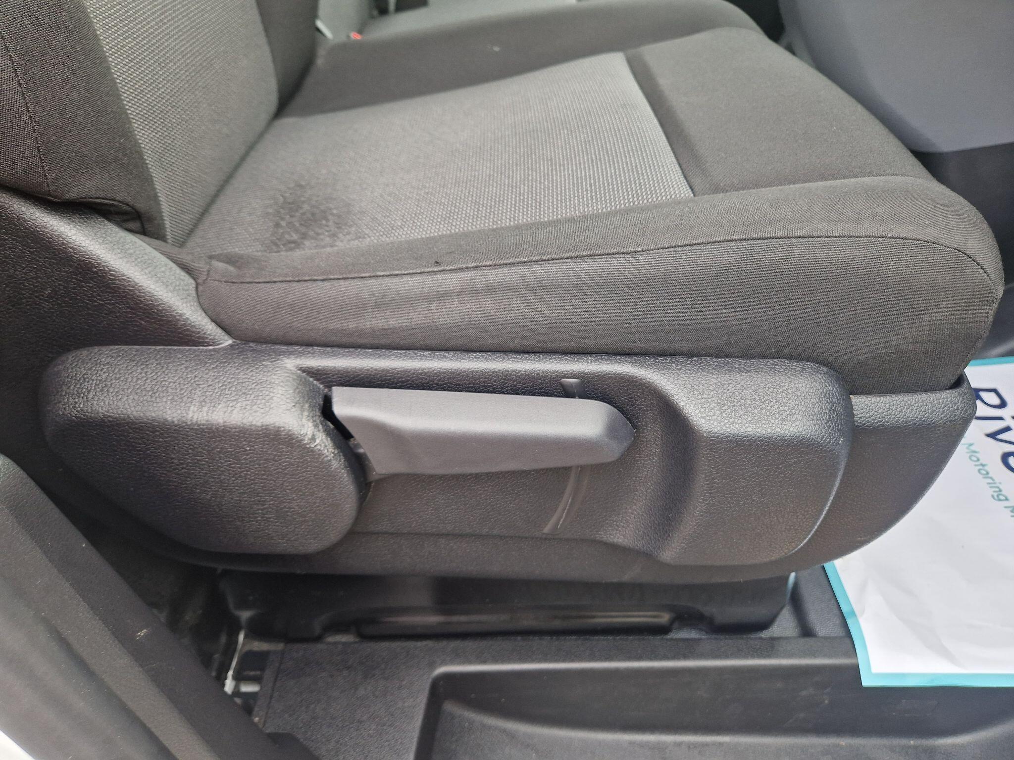 Vauxhall Vivaro image 11
